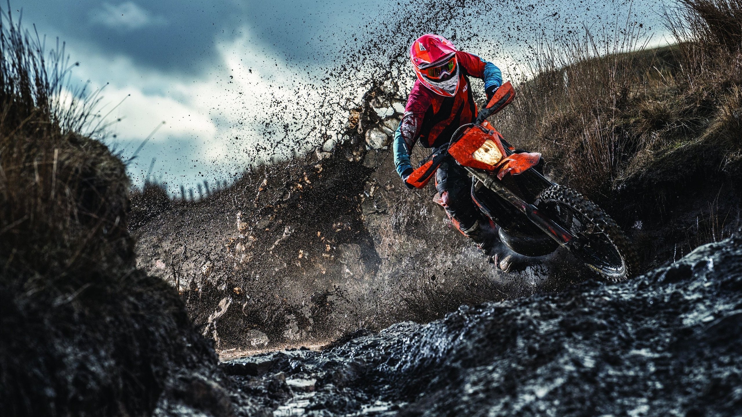 女子足球联赛开展球员访谈活动加强与球迷互动，女足赛后采访视频