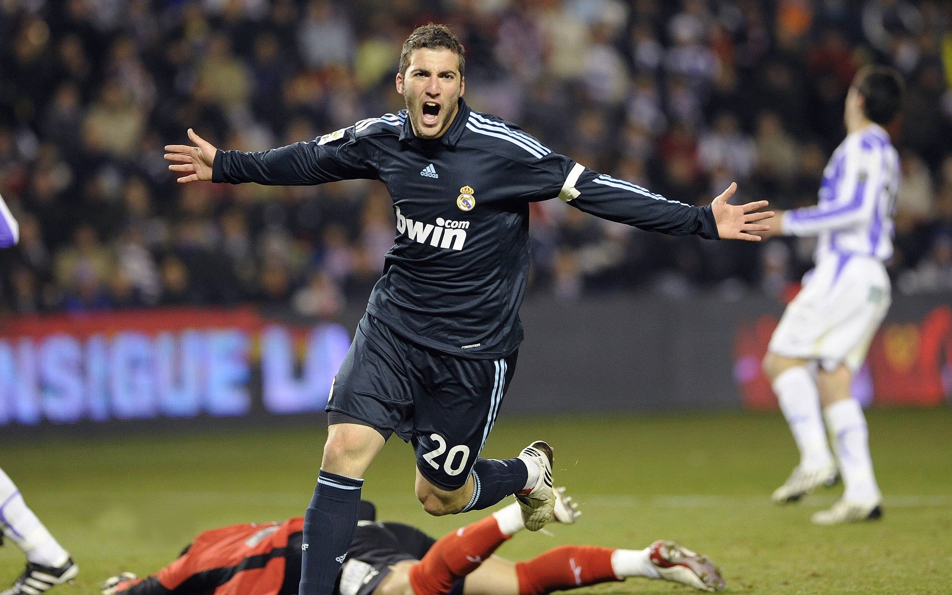 德甲力量与速度：攻防演绎极致！，德甲强度