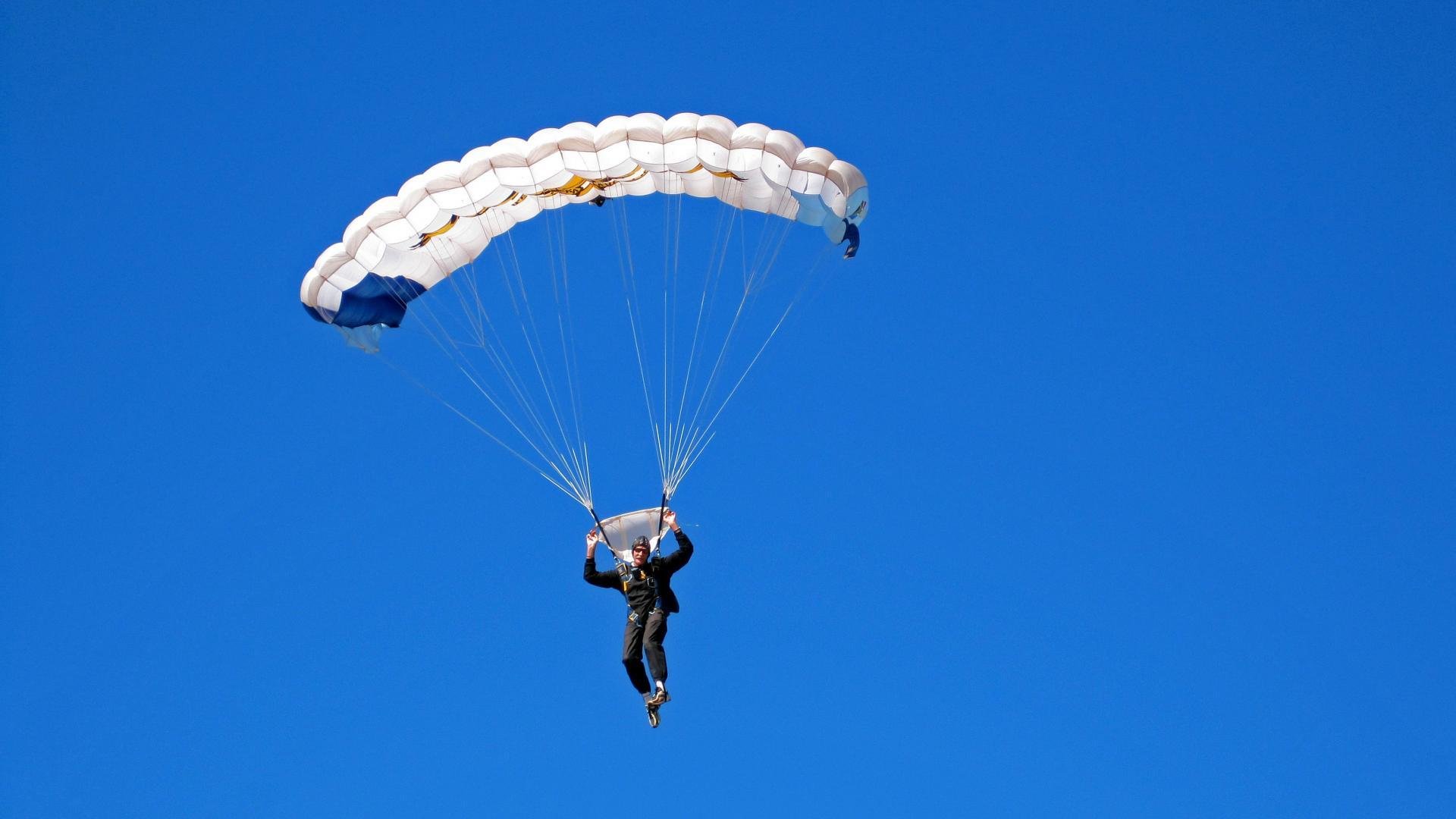 德甲激烈鏖战：攻守瞬间令人热血沸腾，德甲榜首大战