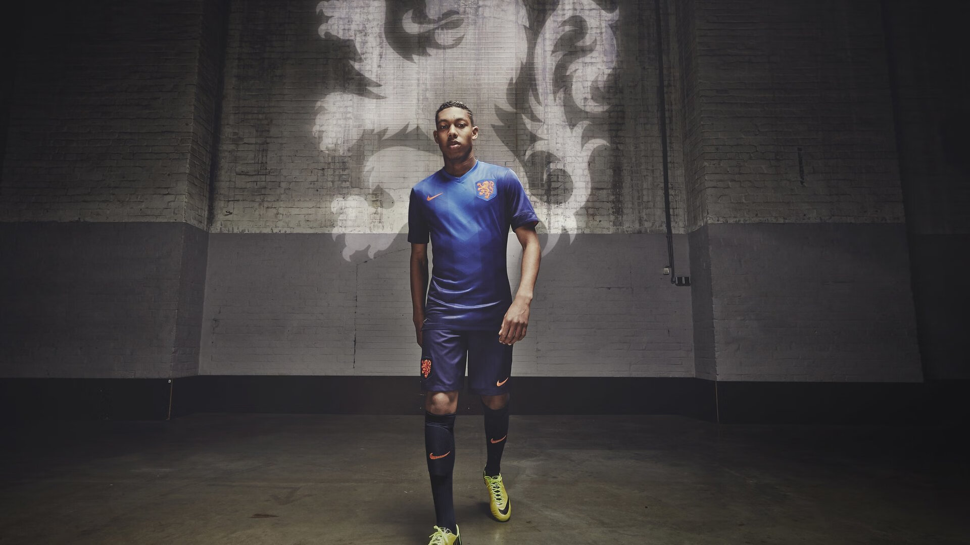 西甲天王拼搏:突破防线的瞬间让人沸腾