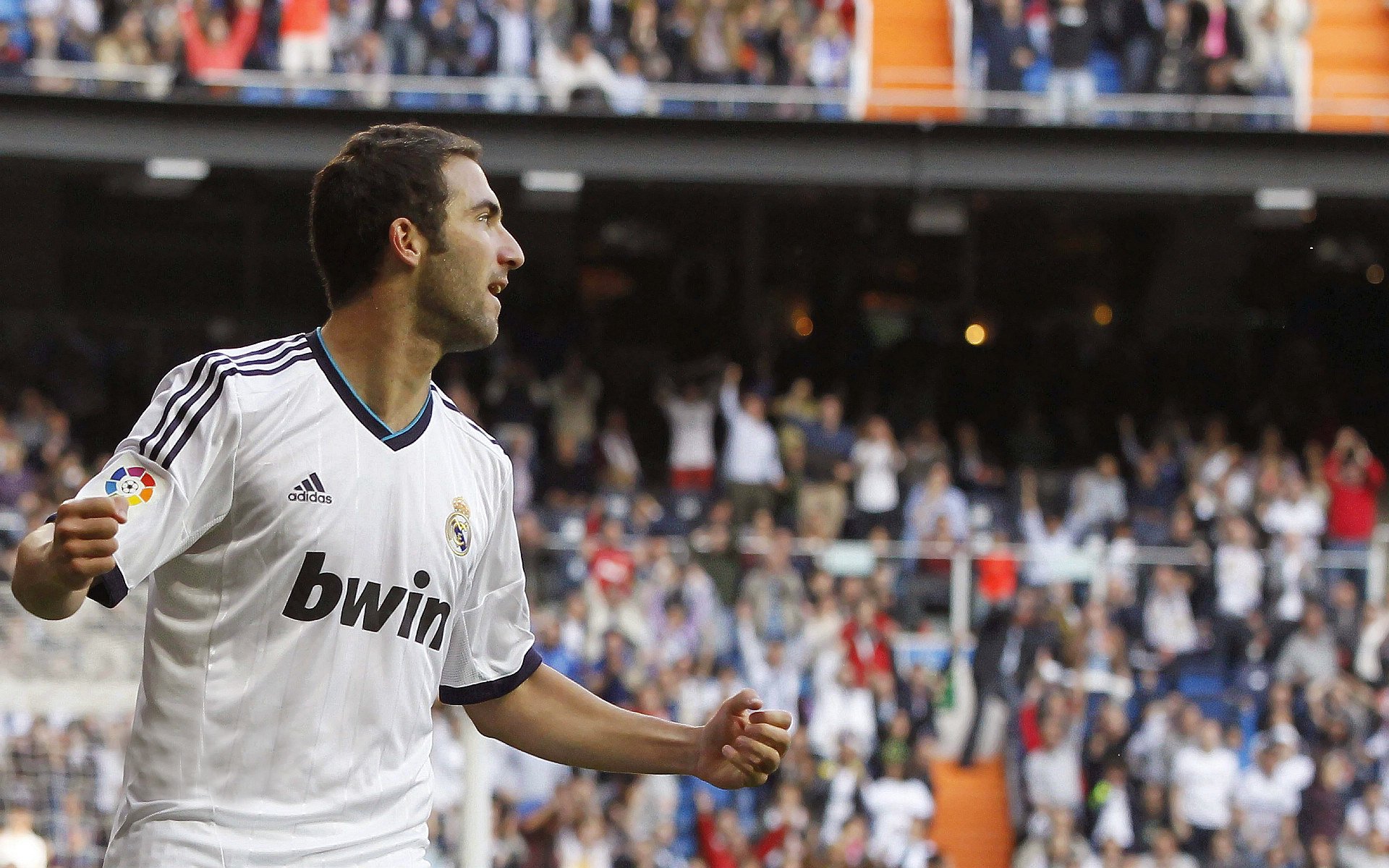 九游app下载中心-足球赛事现场音乐设计提升观众情绪反应，足球场上音乐